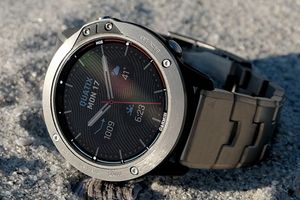Garmin представила смарт-часы Quatix 6X Solar с поддержкой подзарядки солнечной энергией фото