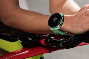 Компанія Garmin представила новий смарт-годинник для бігунів і не тільки фото