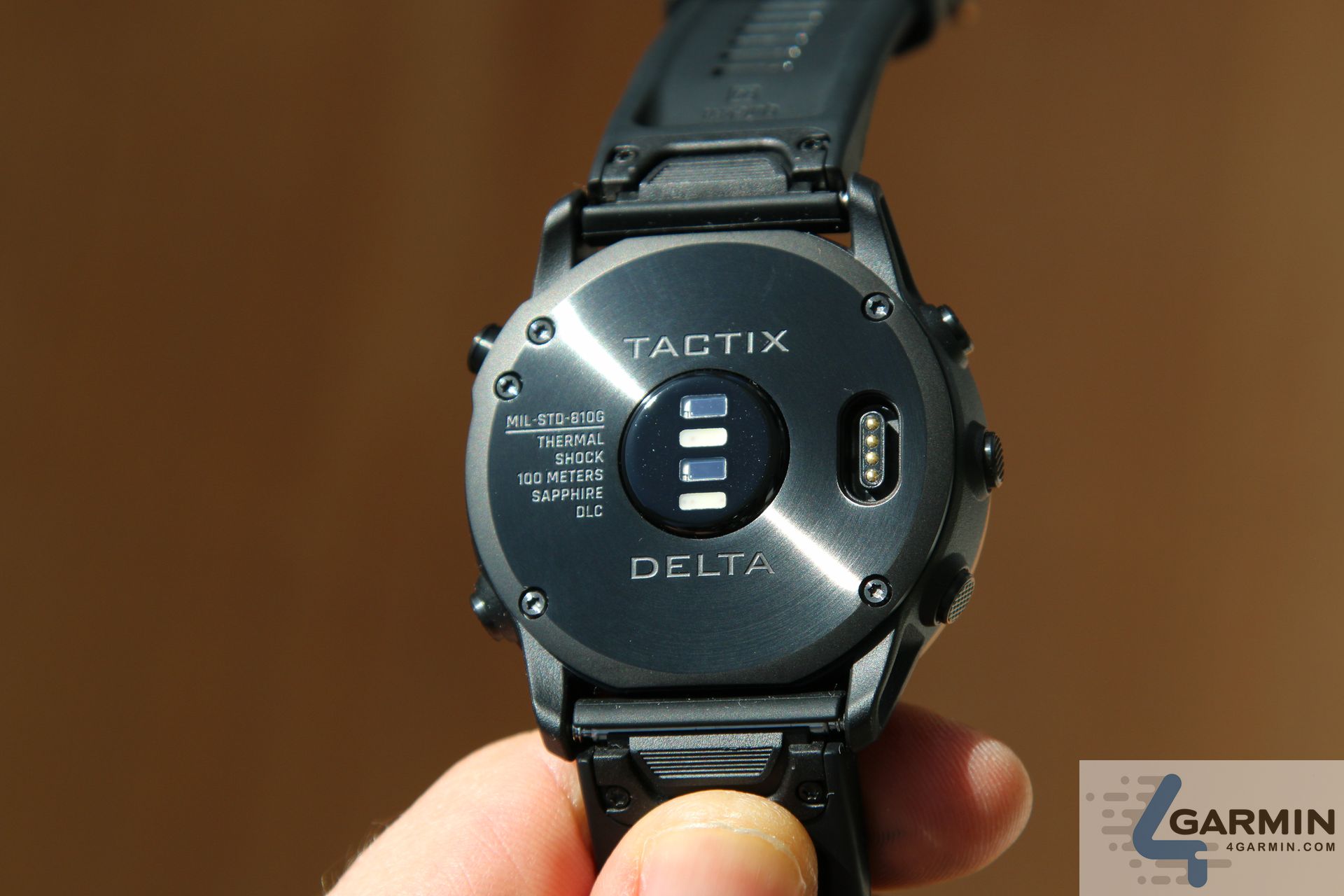 годинник garmin tactix delta - вигляд ззаду